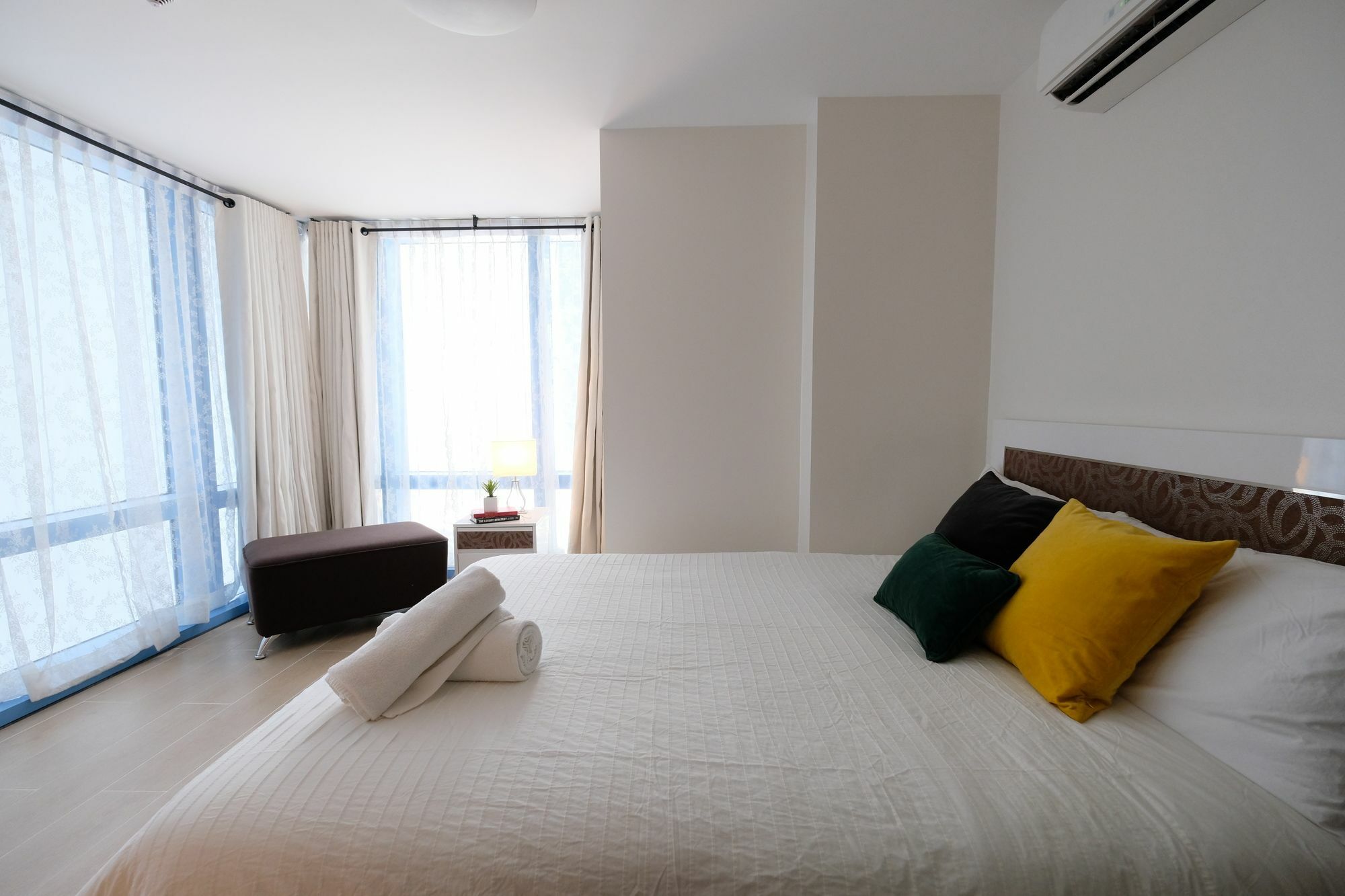 Csuites At Two Central Residences Makati City Ngoại thất bức ảnh