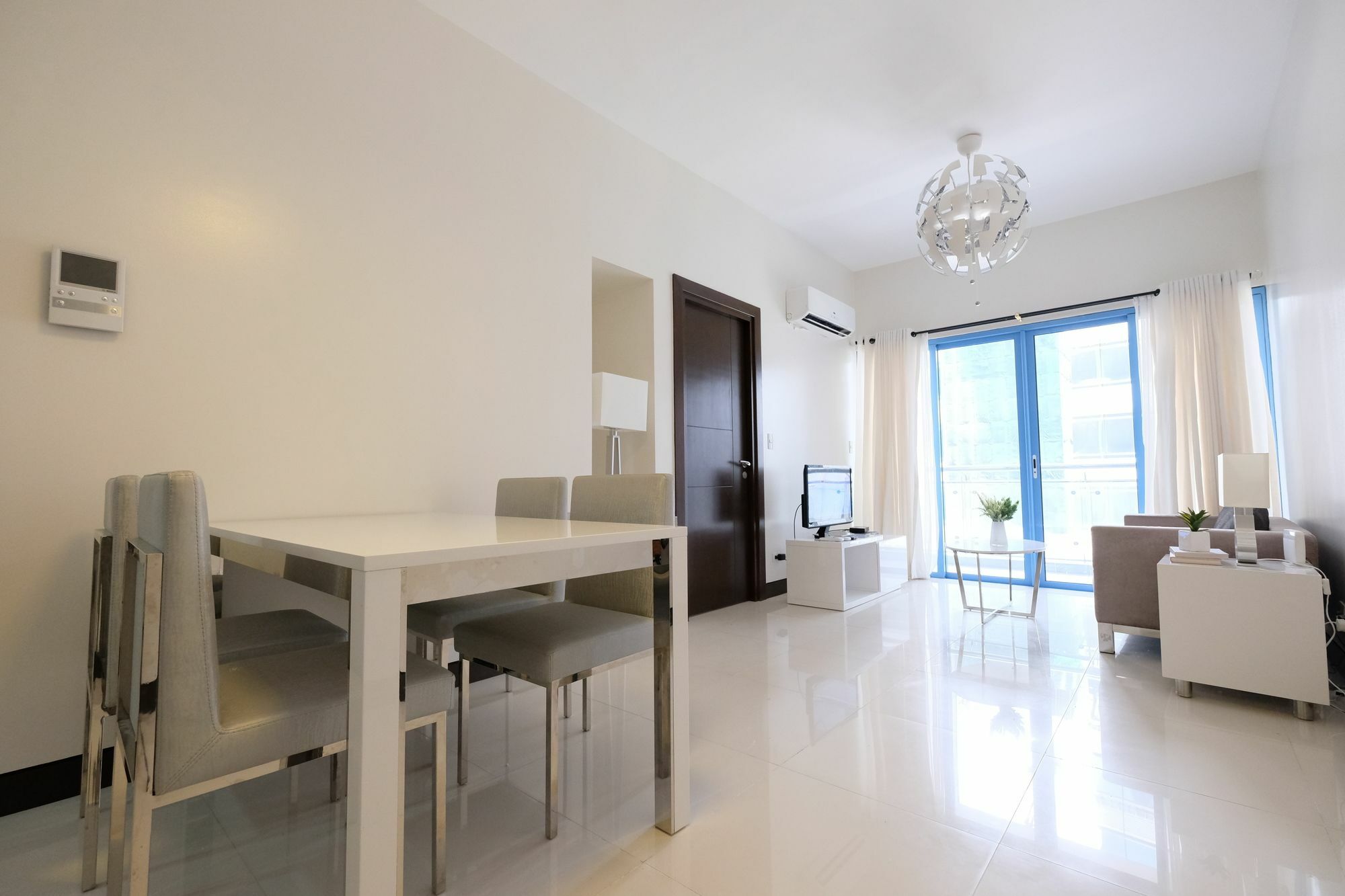 Csuites At Two Central Residences Makati City Ngoại thất bức ảnh