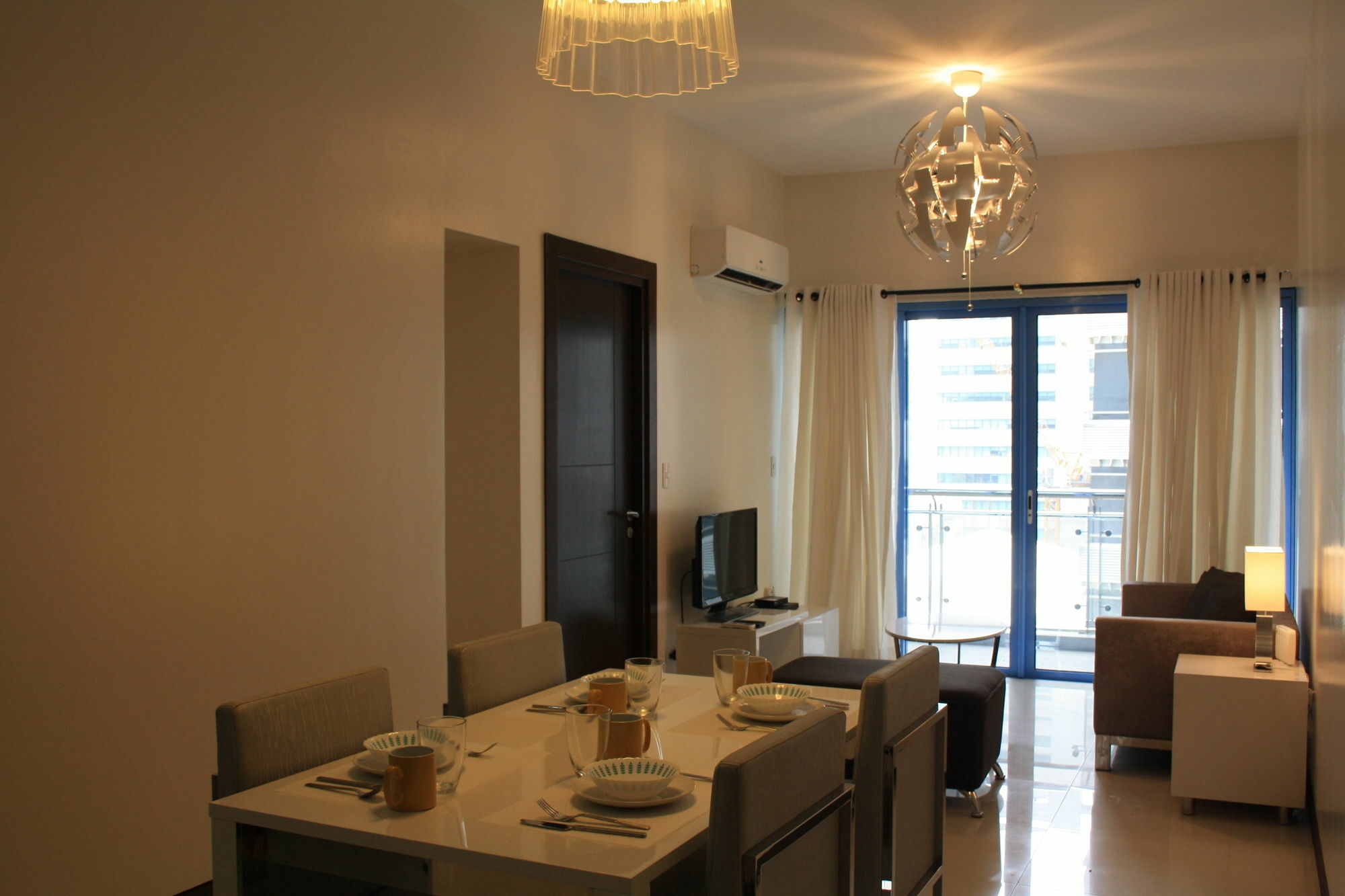 Csuites At Two Central Residences Makati City Ngoại thất bức ảnh